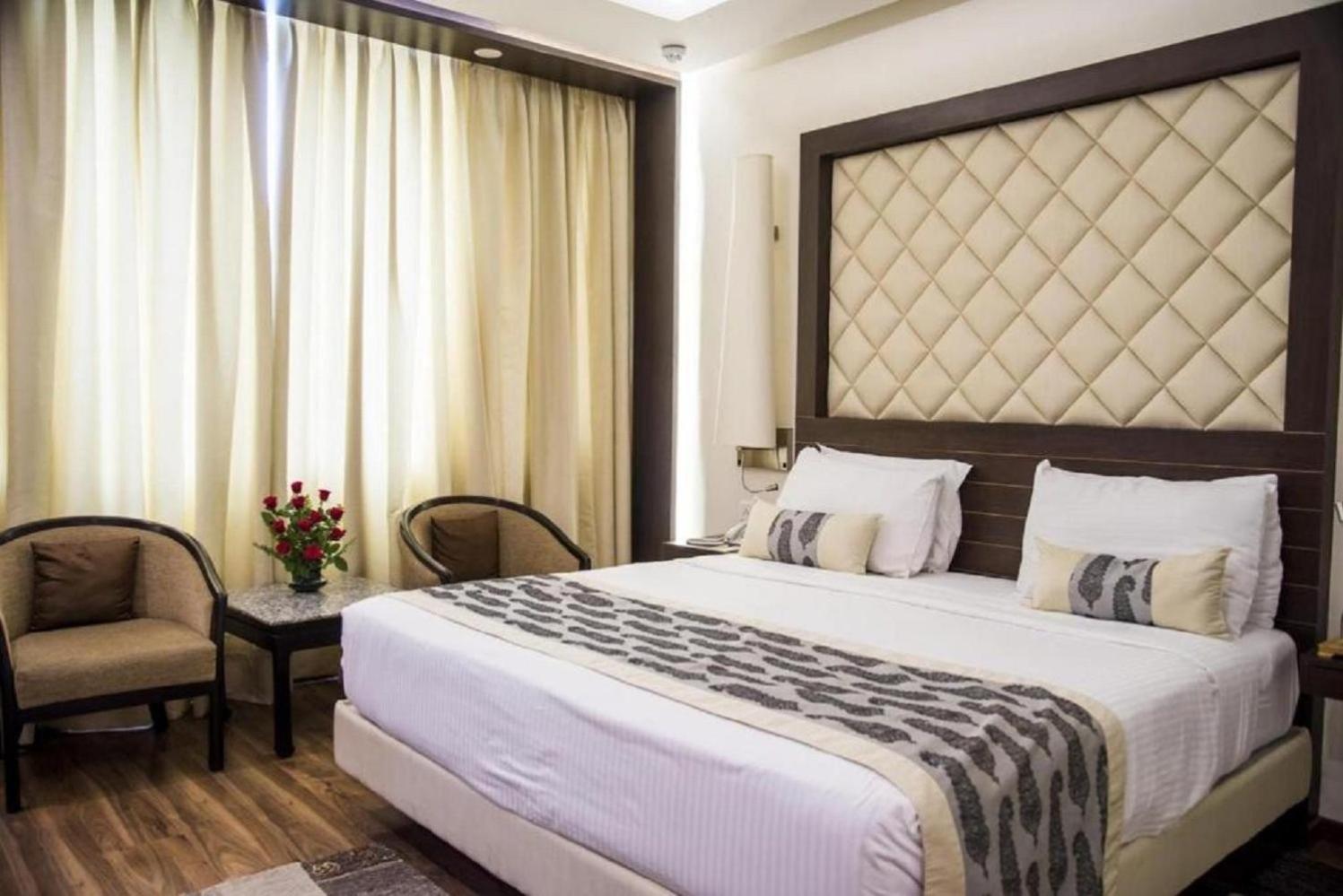 Hotel Costaa La Cage Near Delhi Airport By Gross Group Nova Deli Exterior foto